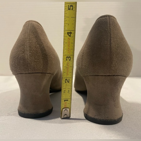 YVES SAINT LAURENT Vintage Tan Suede Pumps Heels Women’s Size 7 1/2 - Picture 6 of 8